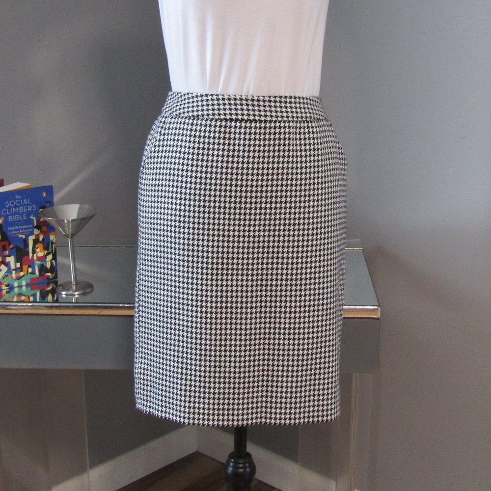 NWT Petite Sophisticate Houndstooth Skirt Size 2P